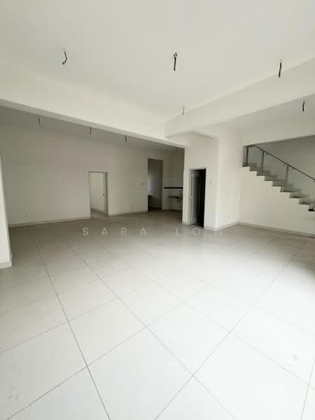 Rumah Berkembar untuk Dijual di D'Kayangan (Shah Alam) - Sara Low - Living Room - PropertyGuru.com.my