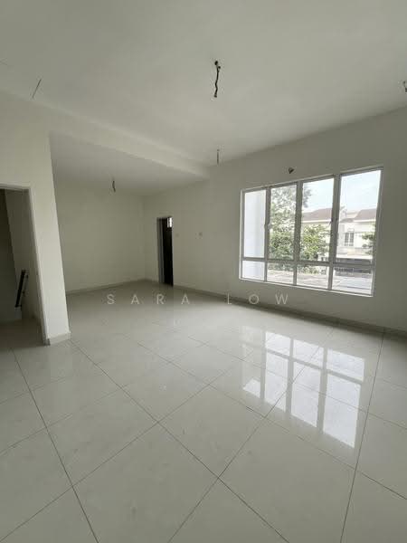 Rumah Berkembar untuk Dijual di D'Kayangan (Shah Alam) - Sara Low - Living Room - PropertyGuru.com.my