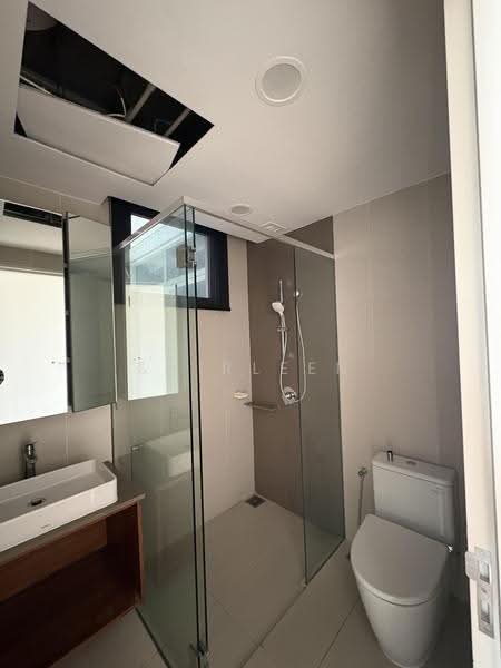 Kediaman Servis untuk Dijual di Stonor 3 - Shirleen Goh - Bathroom - PropertyGuru.com.my