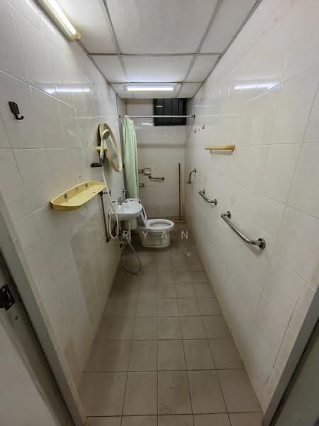 Kondominium untuk Disewa di Marina Bay Condominium - Ryan Sim - Bathroom - PropertyGuru.com.my