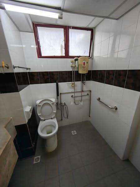 Kondominium untuk Disewa di Marina Bay Condominium - Ryan Sim - Bathroom - PropertyGuru.com.my