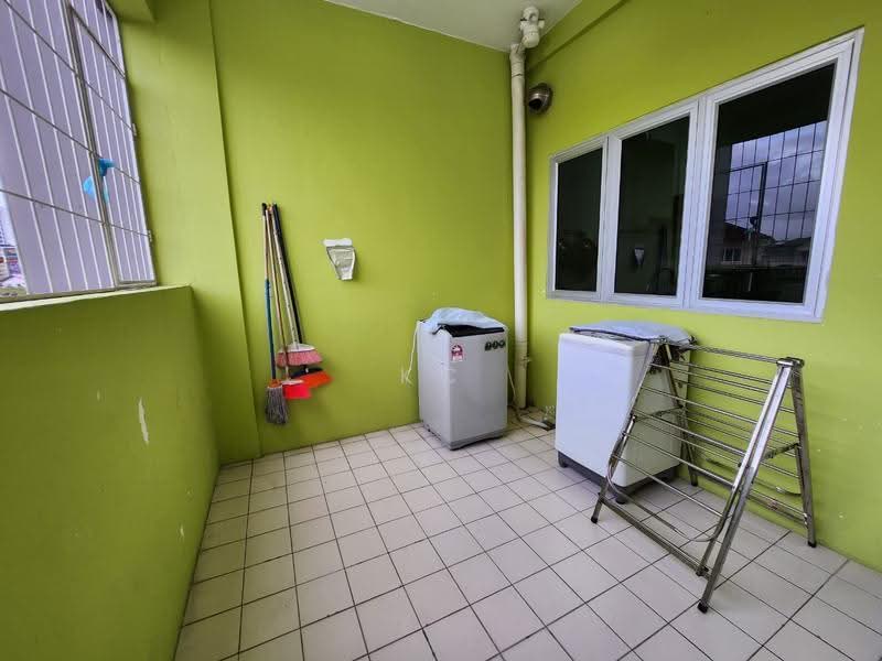 Kondominium untuk Dijual di Floridale Condominium - KC Jee - Balcony - PropertyGuru.com.my