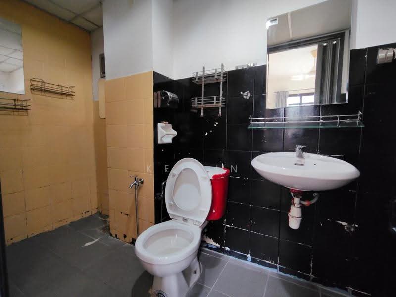 Condominium for Rent at Perdana Exclusive - Kelvin . - Bathroom - PropertyGuru.com.my