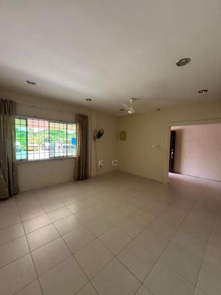 Rumah Teres 2-Tingkat untuk Dijual di Taman Tiya Vista (Kota Samarahan) - KC Jee - Living Room - PropertyGuru.com.my