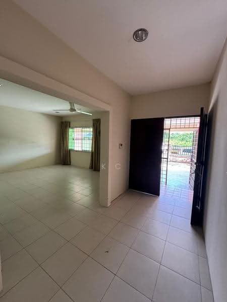 Rumah Teres 2-Tingkat untuk Dijual di Taman Tiya Vista (Kota Samarahan) - KC Jee - Living Room - PropertyGuru.com.my