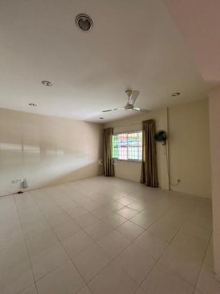 Rumah Teres 2-Tingkat untuk Dijual di Taman Tiya Vista (Kota Samarahan) - KC Jee - Living Room - PropertyGuru.com.my