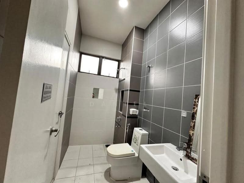 Semi-Detached House for Sale in Taman Nusa Idaman (Iskandar Puteri (Nusajaya)) - Daniel Yong - Bathroom - PropertyGuru.com.my