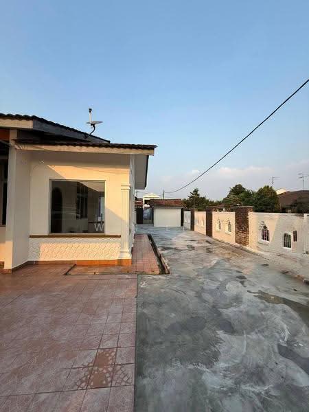 Rumah Teres 1-Tingkat untuk Dijual di Taman Daya (Johor Bahru) - Win Lim - Exterior - PropertyGuru.com.my