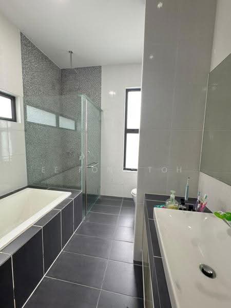Semi-Detached House for Sale in Setia Eco Gardens (Gelang Patah) - Ee Fong Toh - Bathroom - PropertyGuru.com.my
