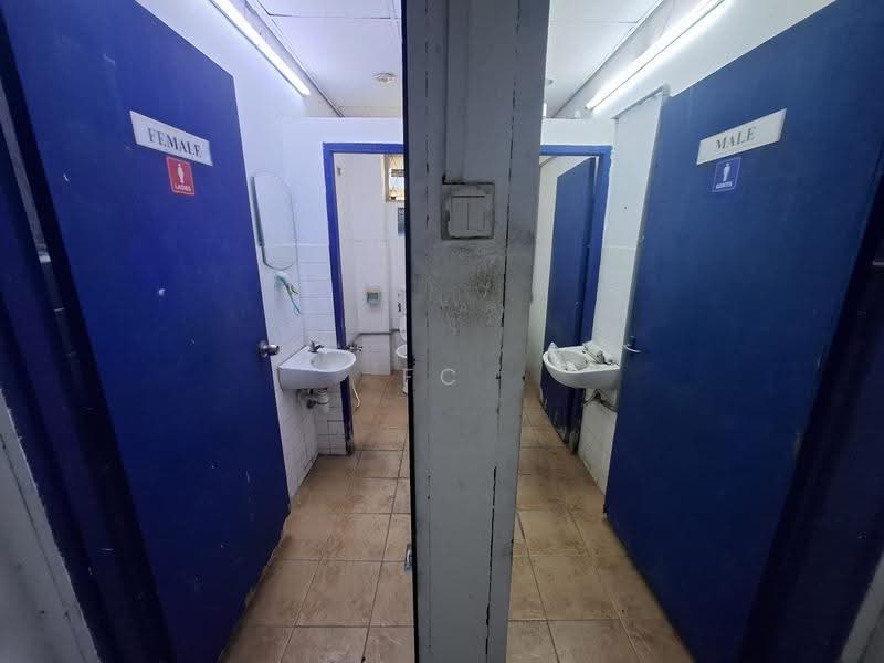 Factory for Rent in SS13 (Subang Jaya) - FC Wong - Bathroom - PropertyGuru.com.my