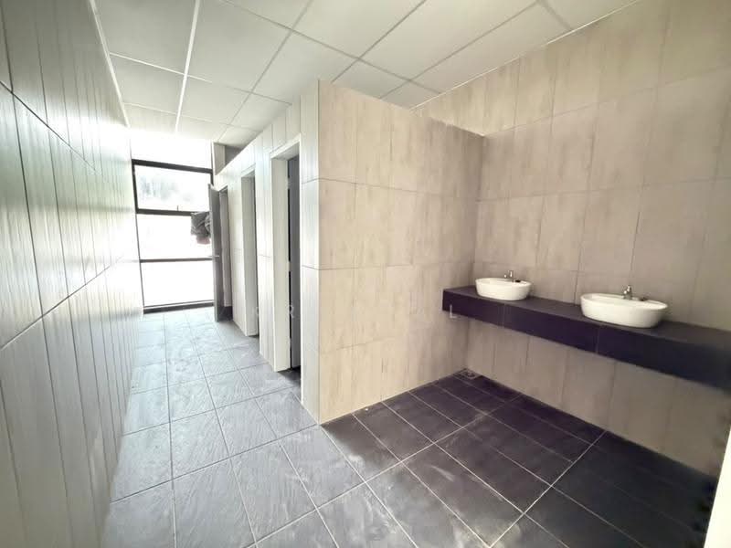 Kilang untuk Disewa di Taman Desa Cemerlang (Ulu Tiram) - Krystal Ho - Bathroom - PropertyGuru.com.my