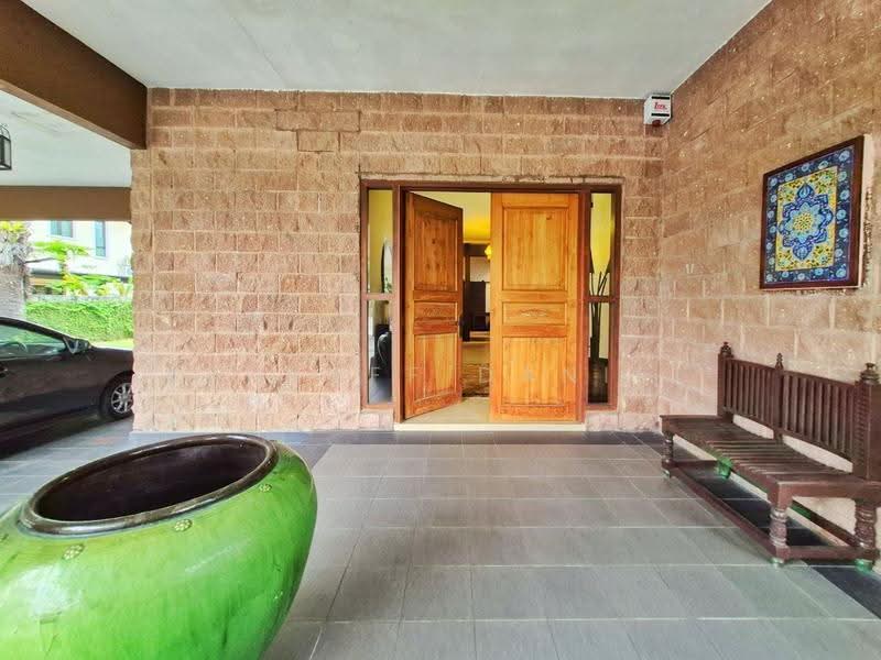 Bungalow House for Sale in Petaling Jaya (Selangor) - Ashraff Daniel - Entrance - PropertyGuru.com.my
