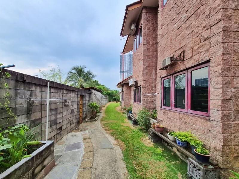 Bungalow House for Sale in Petaling Jaya (Selangor) - Ashraff Daniel - Exterior - PropertyGuru.com.my