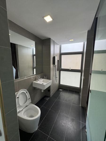 Kondominium untuk Disewa di Lakefront Residence - Jason Chiam - Bathroom - PropertyGuru.com.my