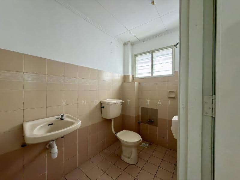 Rumah Teres 2-Tingkat untuk Dijual di Usj 14 (Subang Jaya) - Vincent Tai - Bathroom - PropertyGuru.com.my