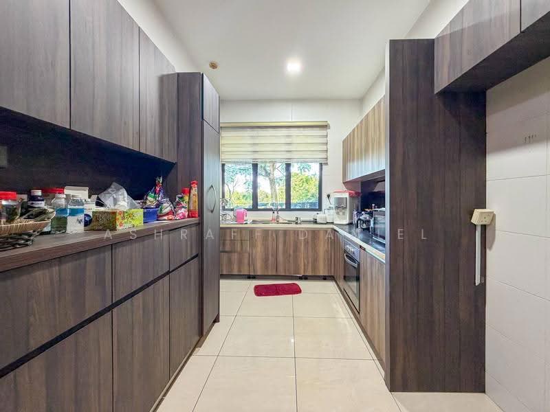 3-storey Terraced House for Sale in D'alpinia (Puchong) - Ashraff Daniel - Kitchen - PropertyGuru.com.my