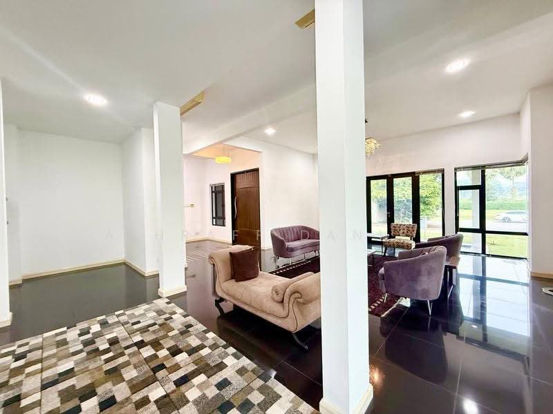 Bungalow House untuk Dijual di Perdana Lakeview East (Cyberjaya) - Ashraff Daniel - Living Room - PropertyGuru.com.my