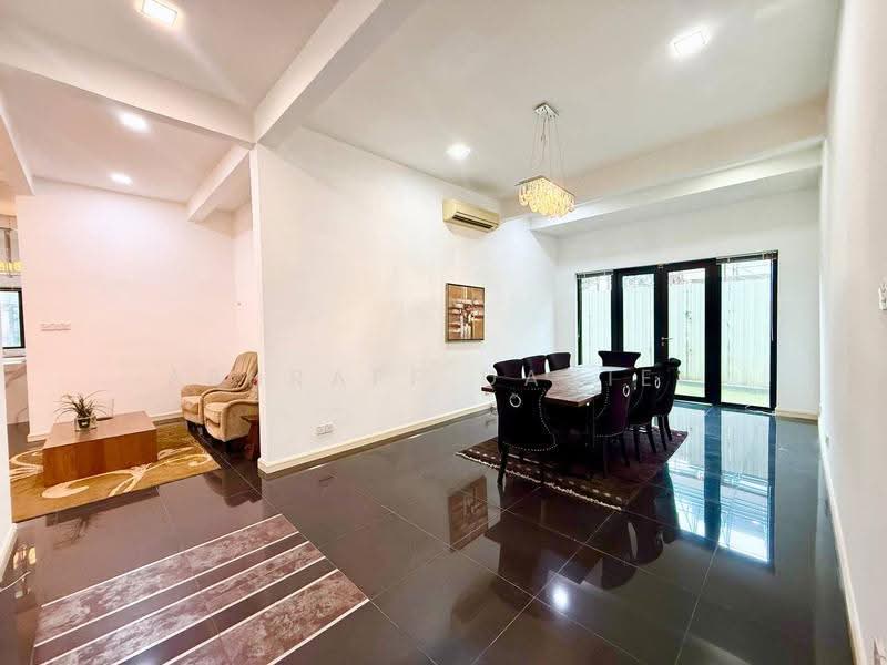 Bungalow House untuk Dijual di Perdana Lakeview East (Cyberjaya) - Ashraff Daniel - Dining Room - PropertyGuru.com.my