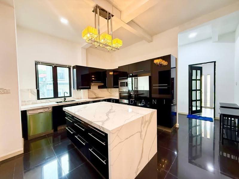 Bungalow House untuk Dijual di Perdana Lakeview East (Cyberjaya) - Ashraff Daniel - Kitchen - PropertyGuru.com.my