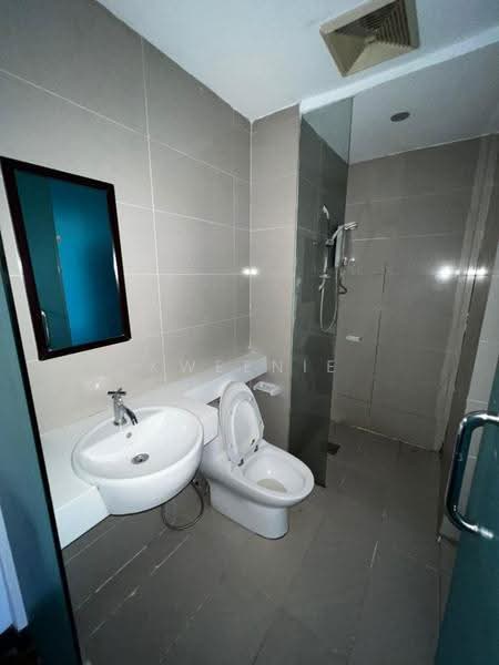 Kediaman Servis untuk Dijual di The Scott Garden SOHO - Kweenie Chong - Bathroom - PropertyGuru.com.my