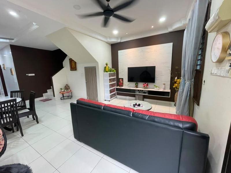 2-storey Terraced House for Sale in Taman Scientex Senai (Senai) - Daniel Yong - Living Room - PropertyGuru.com.my
