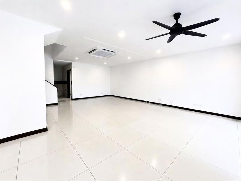 Rumah Teres untuk Dijual di Bandar Kinrara Seksyen 1 (Bandar Kinrara) - Eugene Choy - Living Room - PropertyGuru.com.my