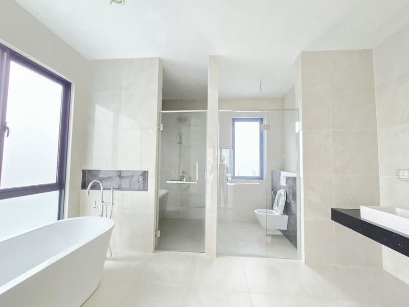Semi-Detached House for Sale in Kota Damansara (Selangor) - Reni Lim - Bathroom - PropertyGuru.com.my