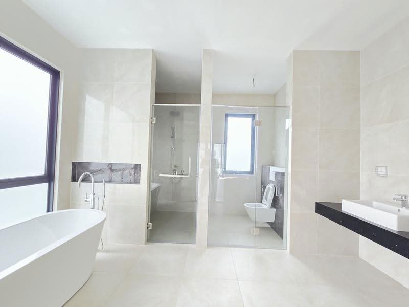 Semi-Detached House for Sale in Kota Damansara (Selangor) - Reni Lim - Bathroom - PropertyGuru.com.my