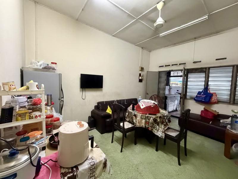 Rumah Teres untuk Dijual di Taman Kok Doh (Batu) - Crystal Gan - Living Room - PropertyGuru.com.my