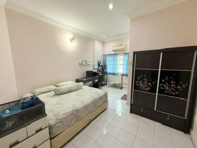 Rumah Teres 2-Tingkat untuk Dijual di Desa Melati (Nilai) - Xavier Lim - 1st Floor Left Bedroom - PropertyGuru.com.my
