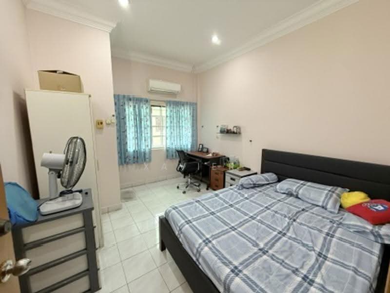 Rumah Teres 2-Tingkat untuk Dijual di Desa Melati (Nilai) - Xavier Lim - 1st Floor Right Bedroom - PropertyGuru.com.my