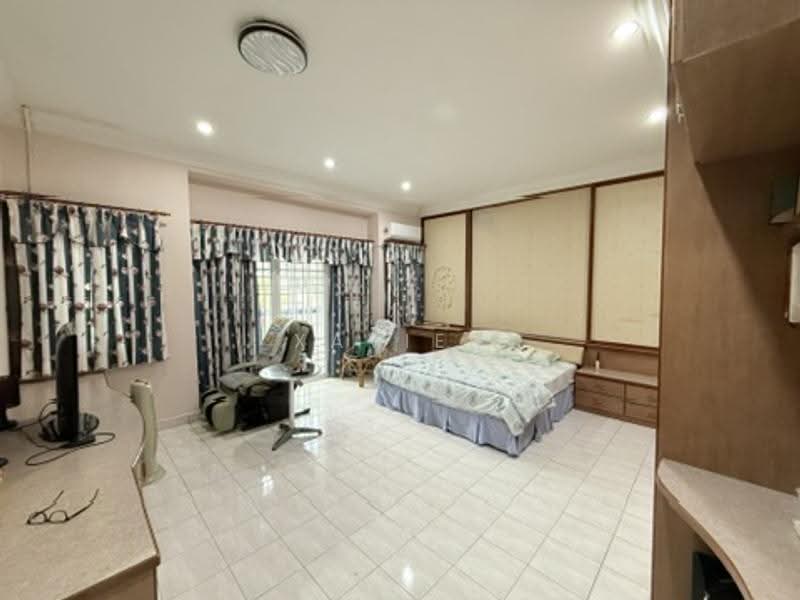 Rumah Teres 2-Tingkat untuk Dijual di Desa Melati (Nilai) - Xavier Lim - Master Bedroom - PropertyGuru.com.my
