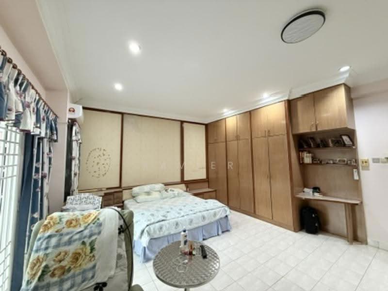 Rumah Teres 2-Tingkat untuk Dijual di Desa Melati (Nilai) - Xavier Lim - Master Bedroom - PropertyGuru.com.my