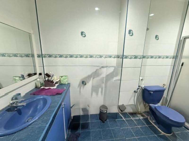 Rumah Teres 2-Tingkat untuk Dijual di Desa Melati (Nilai) - Xavier Lim - Master Bedroom Bathroom - PropertyGuru.com.my