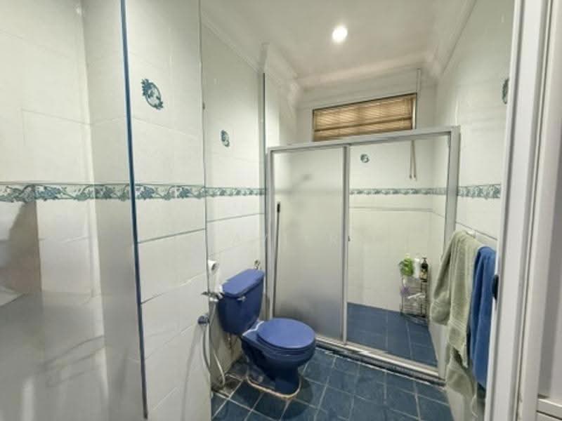 Rumah Teres 2-Tingkat untuk Dijual di Desa Melati (Nilai) - Xavier Lim - Master Bedroom Bathroom - PropertyGuru.com.my