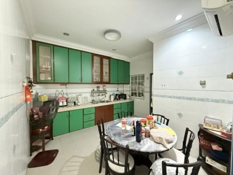Rumah Teres 2-Tingkat untuk Dijual di Desa Melati (Nilai) - Xavier Lim - Dining with Kitchen Cabitnet - PropertyGuru.com.my