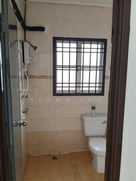 2-storey Terraced House for Sale in Taman Mutiara Rini (Skudai) - Shawn Law - Bathroom - PropertyGuru.com.my