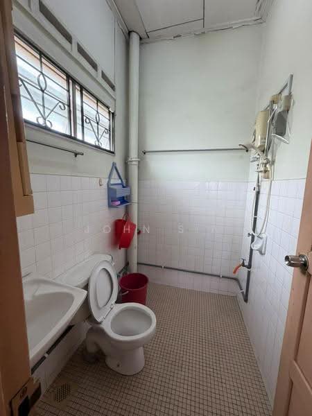 Rumah Teres 1-Tingkat untuk Dijual di Taman Perling (Perling) - John Sia - Bathroom - PropertyGuru.com.my