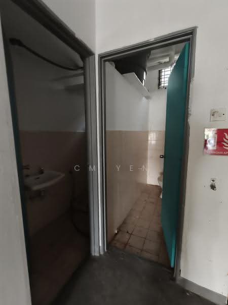 Shop / Office untuk Disewa di Masai (Johor) - CM Yen - Bathroom - PropertyGuru.com.my