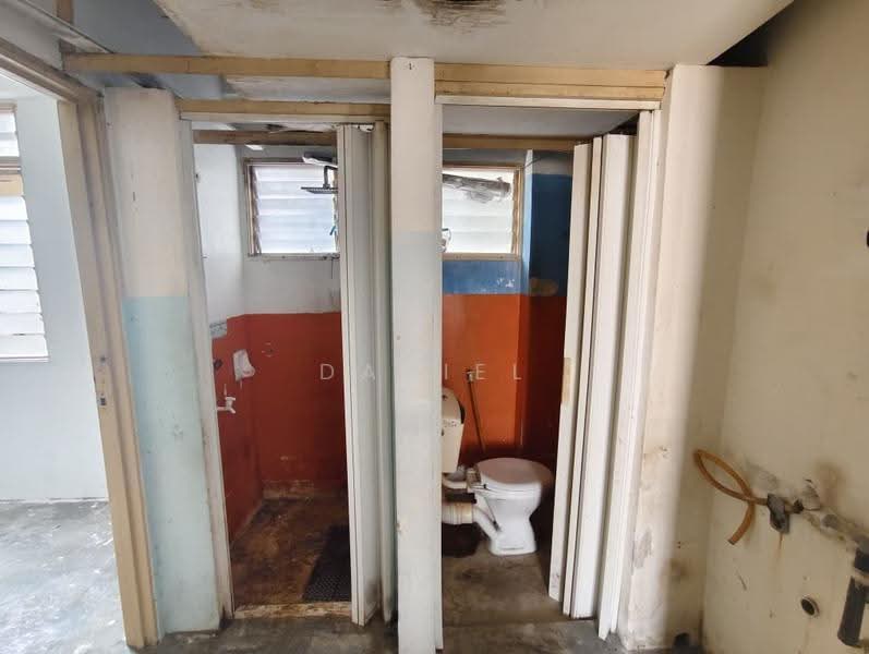 Rumah Flat untuk Dijual di Flat Taman Pelangi Indah - Daniel Yong - Bathroom - PropertyGuru.com.my