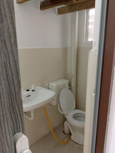 Rumah Flat untuk Dijual di Taman Megah - Daniel Yong - Bathroom - PropertyGuru.com.my