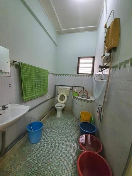 Rumah Teres 2-Tingkat untuk Dijual di Taman Sri Intan (Menglembu) - Qazin Khoo - Bathroom - PropertyGuru.com.my