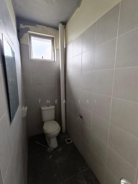 Shop / Office untuk Disewa di Bandar Dato Onn (Tebrau) - Thea Lai - Bathroom - PropertyGuru.com.my