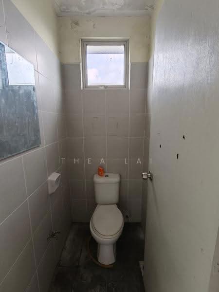 Shop / Office untuk Disewa di Bandar Dato Onn (Tebrau) - Thea Lai - Bathroom - PropertyGuru.com.my