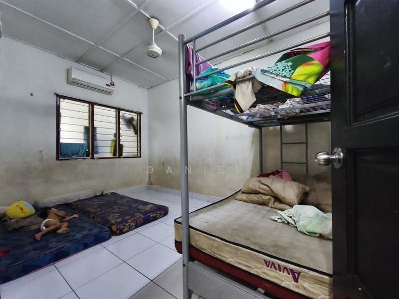 Rumah Teres 1-Tingkat untuk Dijual di Shah Alam (Selangor) - Daniel Yong - Bedroom - PropertyGuru.com.my