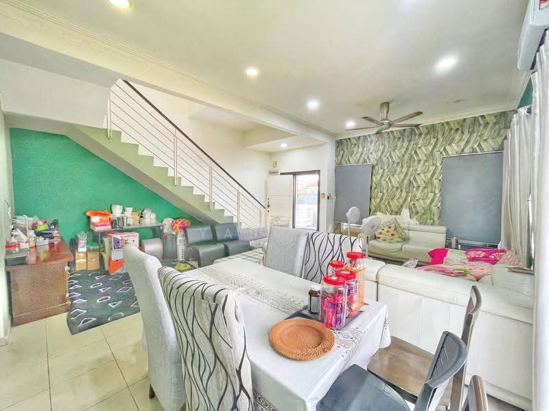 Rumah Teres 2-Tingkat untuk Dijual di Seksyen U10 (Shah Alam) - Yasmin Sulaiman - Living Room - PropertyGuru.com.my