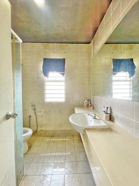 Rumah Teres 2-Tingkat untuk Dijual di Seksyen U10 (Shah Alam) - Yasmin Sulaiman - Bathroom - PropertyGuru.com.my