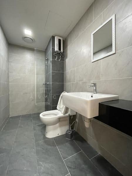 Kediaman Servis untuk Disewa di Emporis - Avic Wong - Bathroom - PropertyGuru.com.my