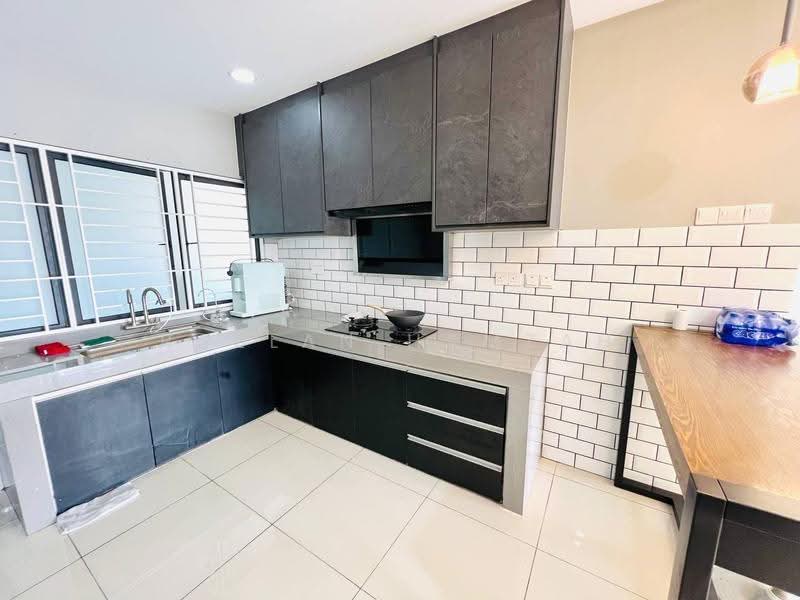 Kondominium untuk Dijual di Oasis 2 Residence - Razlan Hamzah - Kitchen - PropertyGuru.com.my