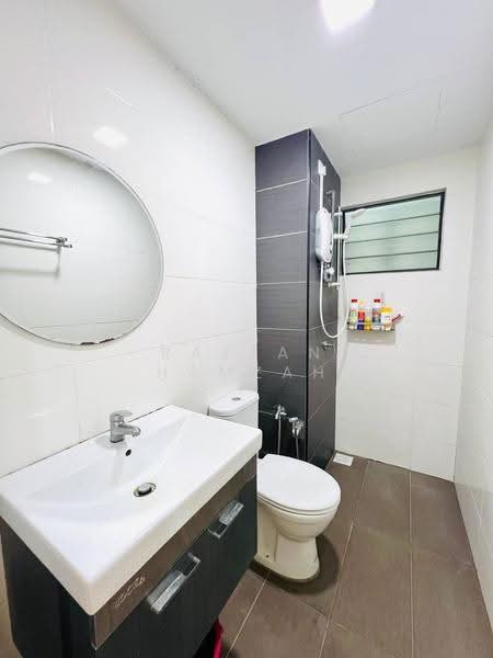 Kondominium untuk Dijual di Oasis 2 Residence - Razlan Hamzah - Bathroom - PropertyGuru.com.my